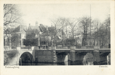 2265 Gezicht op de Tolsteegbrug over de Stadsbuitengracht te Utrecht; links de Bijlhouwerbrug.